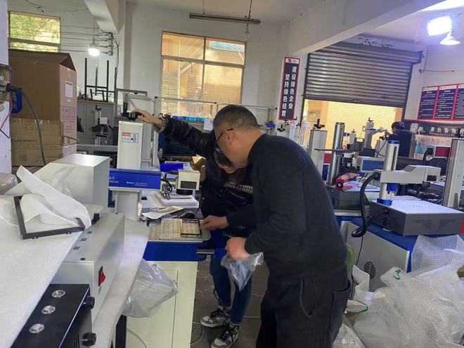 boyu博鱼中国官方网站海内激光打标机客户到访初刻智能考查调研样品格量博得高度承(图3)