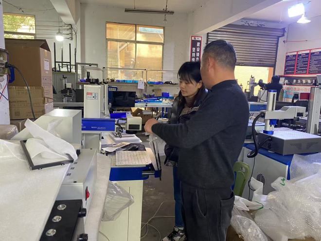 boyu博鱼中国官方网站海内激光打标机客户到访初刻智能考查调研样品格量博得高度承(图2)